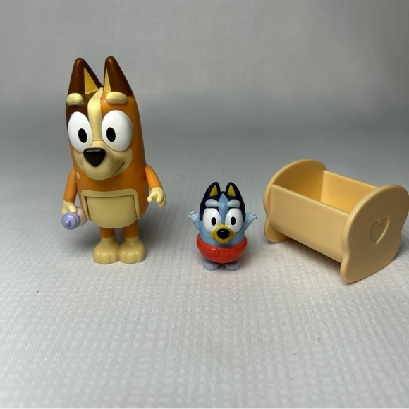 Bluey Baby Race Baby Bluey with Cradle & Chili Figure Set - Picture 1 of 12